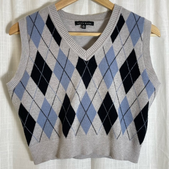 Haute Monde Sweaters - Haute Monde crop Argyle sweater vest size extra large